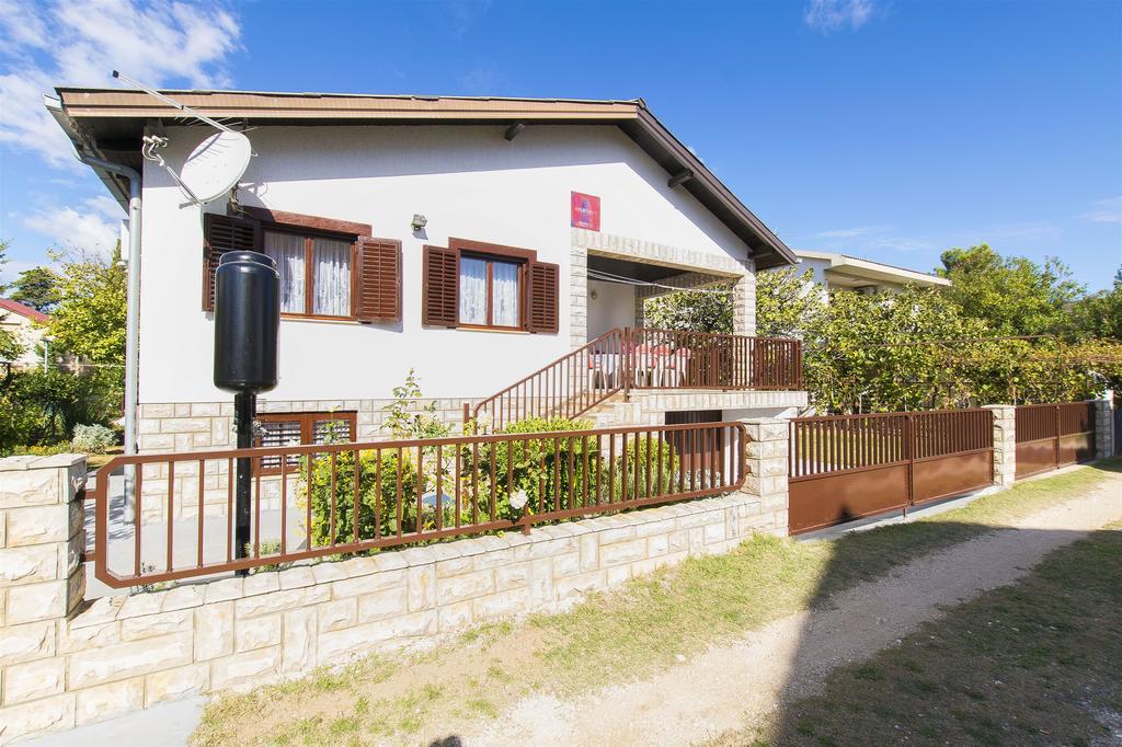 Apartment Danica Нин Екстериор снимка